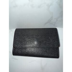 Louis Vuitton Taïga 6-Key Holder in Black